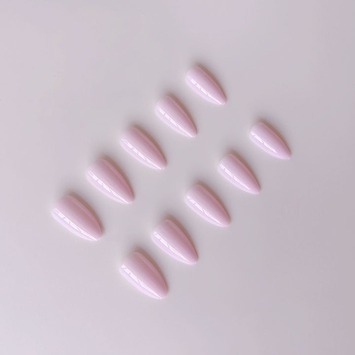 Artifical nail set with elegant, pointed and high-gloss nails Stornfield