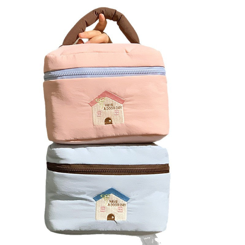 Practical Lunchbox with Playful House Design Stornfield
