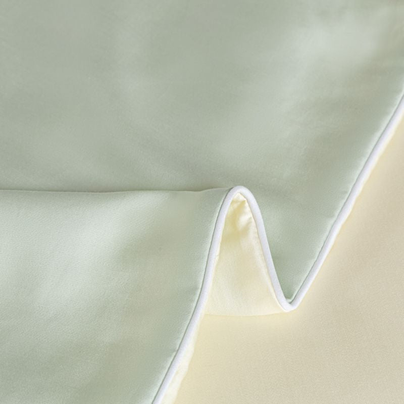 Ladies satin bed linen with stylish design Stornfield