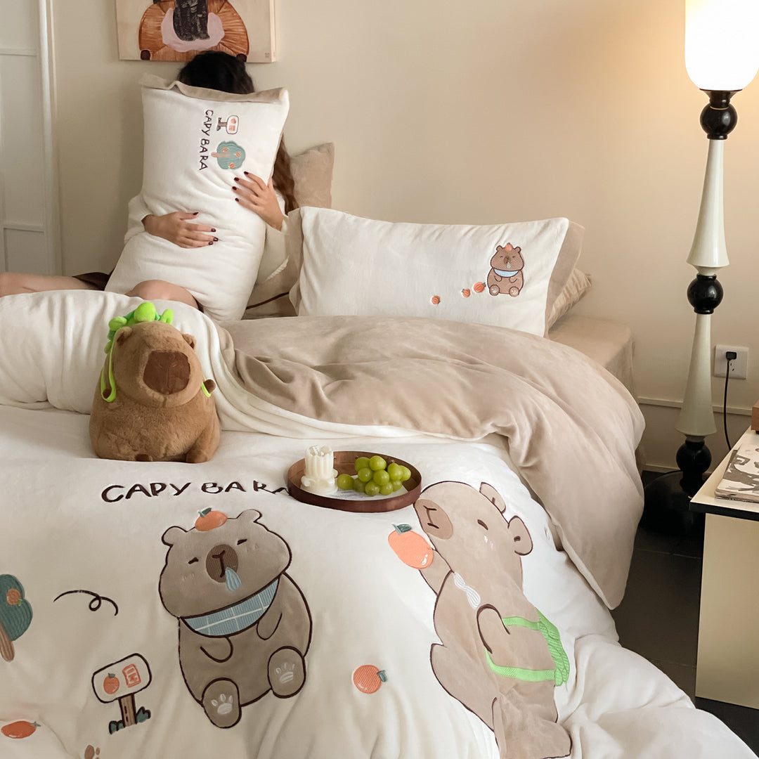 Cozy cotton satin duvet cover set with large capybara illustration