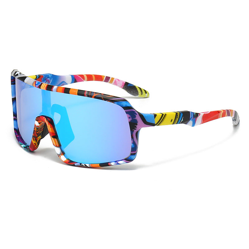 Ladies fashionable sunglasses in a futuristic design with large lenses Stornfield