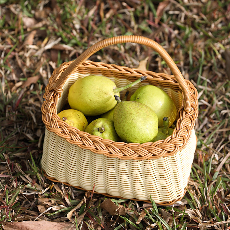 Unisex basket with ergonomic handle and natural basket weave Stornfield