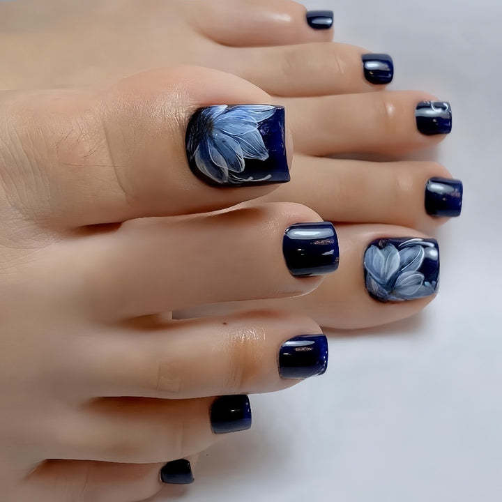 Glamorous artificial nails with floral accents Stornfield