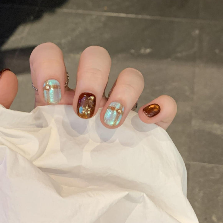 Artificial nail art tips with shimmer and glitter Stornfield