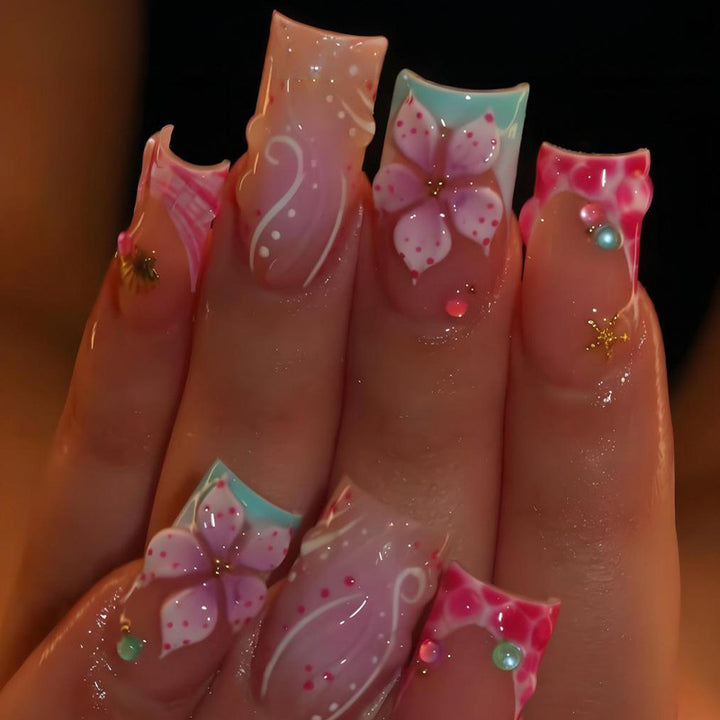 Nail set with floral accents and elegant details Stornfield