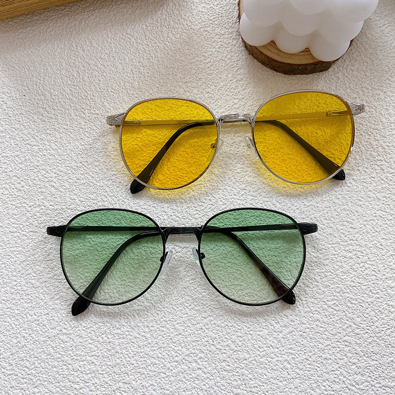 Fashionable sunglasses with round frame and intricate design Stornfield