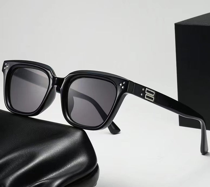 Women's trendy oversized sunglasses with sturdy plastic frame Stornfield