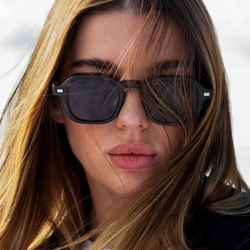 Women's fashionable square sunglasses with robust design Stornfield