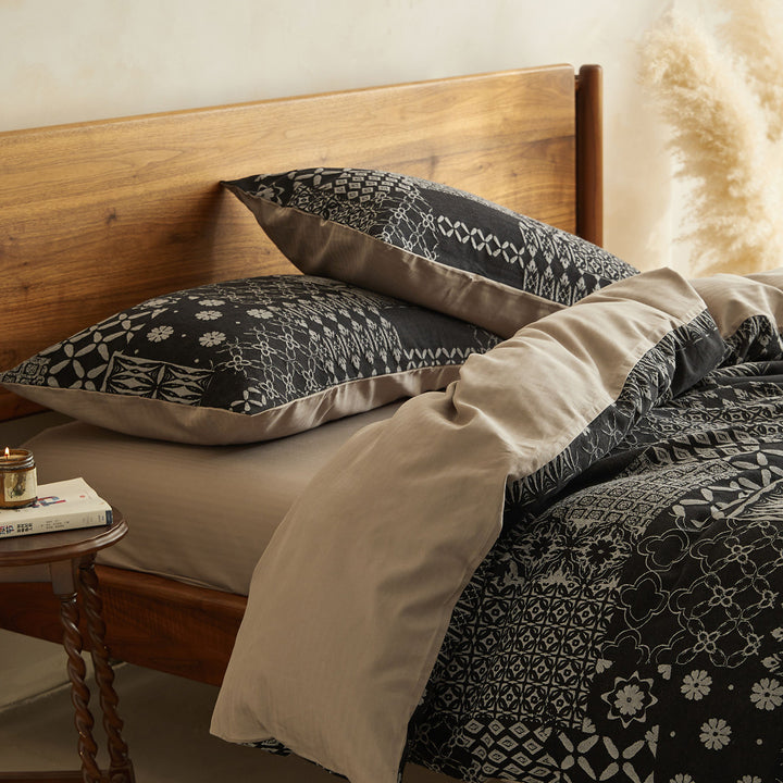 Reversible Patchwork Cotton Duvet Cover Set with Oxford Shams and Corner Ties