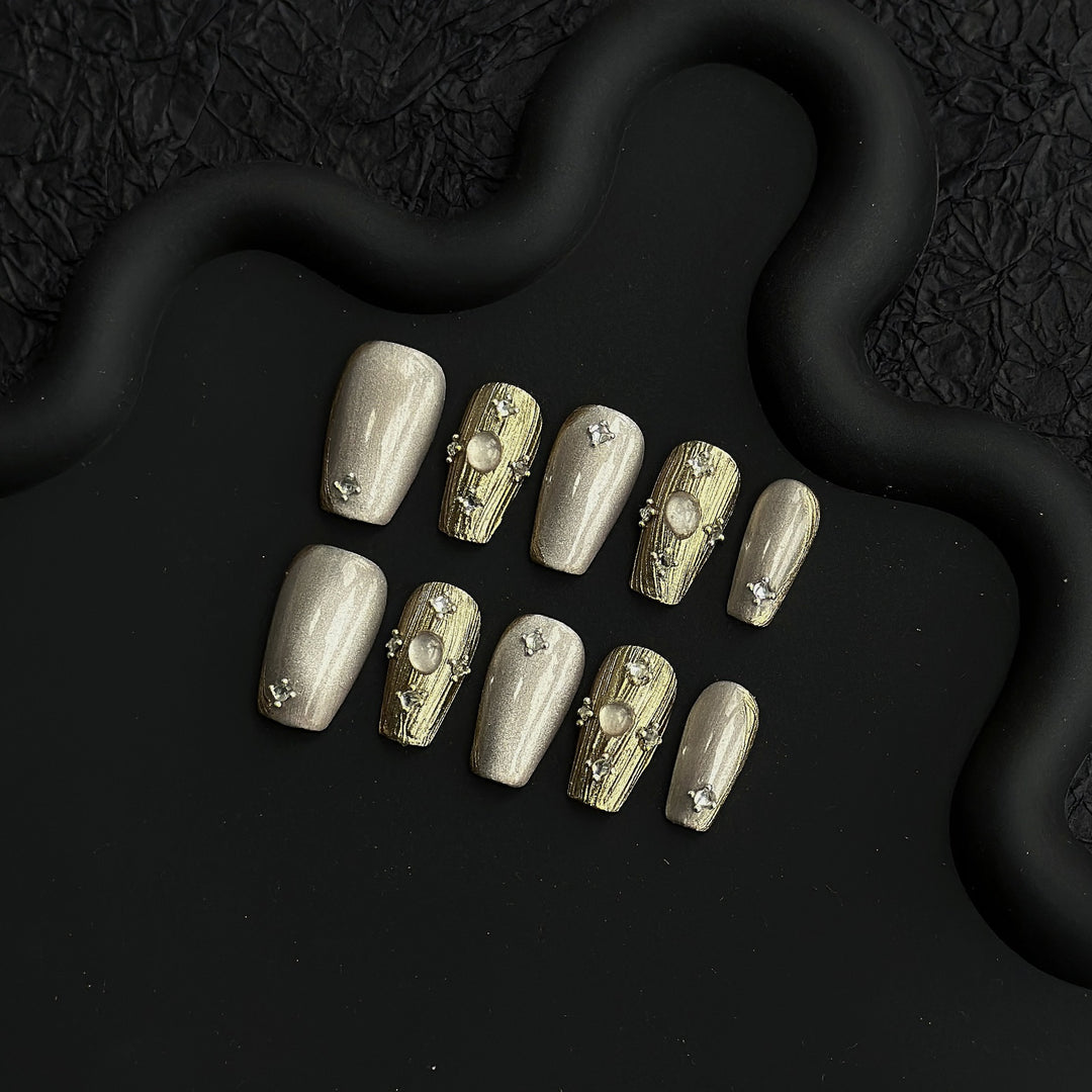 Decorative Press-On Nail Art Set with Floral Accents  1791773215