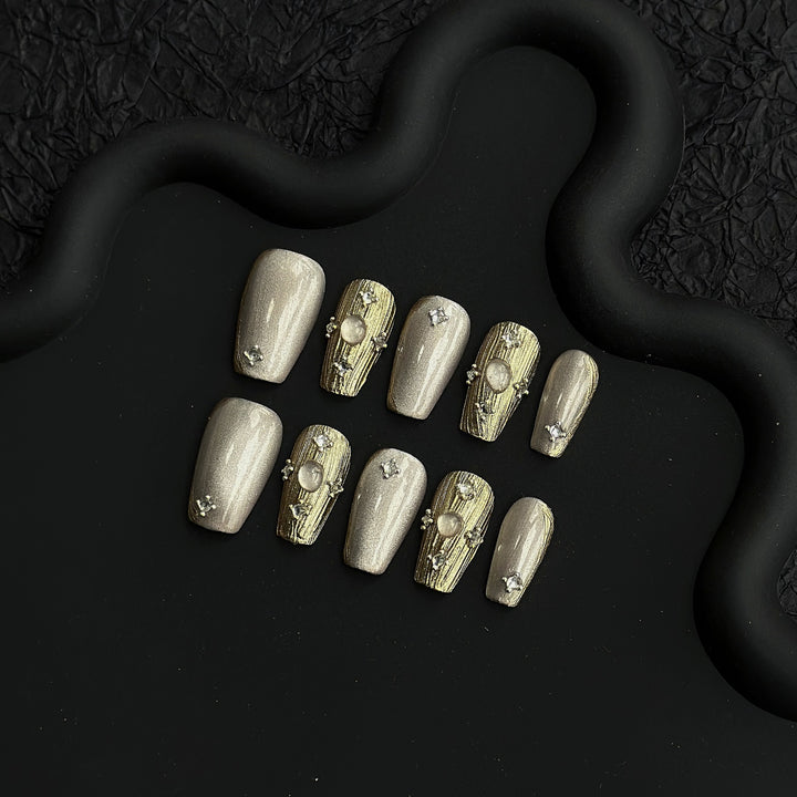 Decorative Press-On Nail Art Set with Floral Accents  1791773215