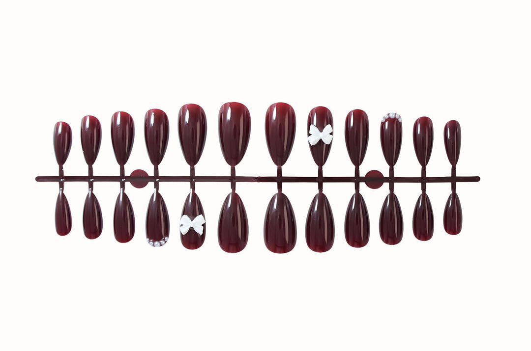 Elegant Artificial Nails Set with Decorative Accents Stornfield