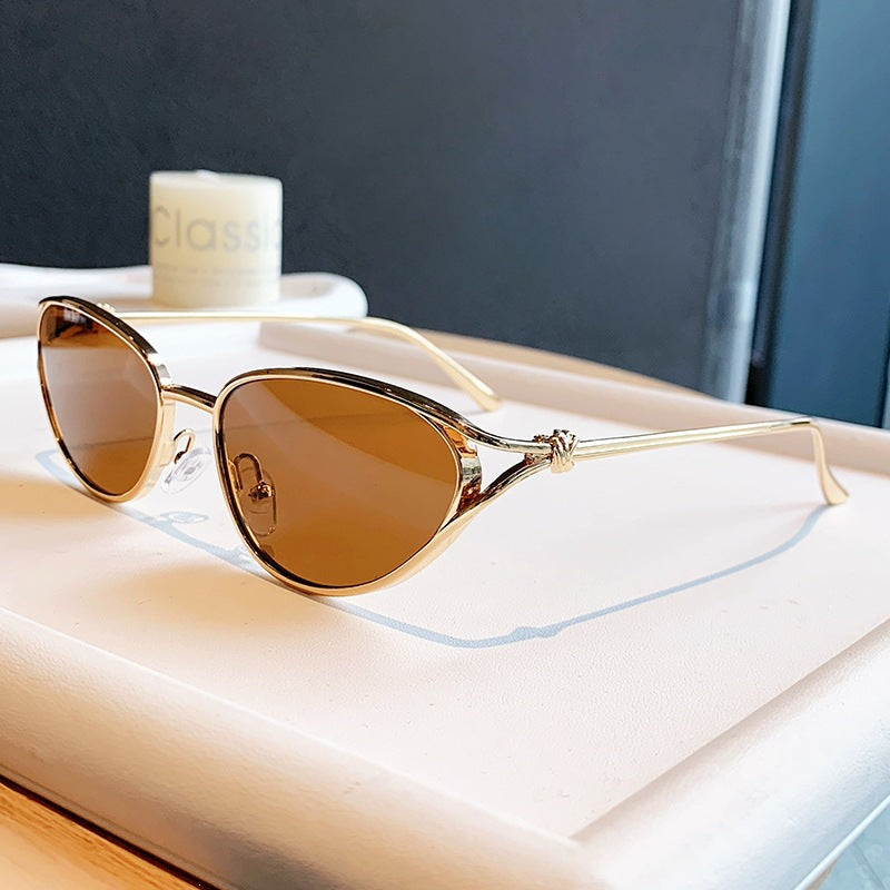 Women Cat-Eye Sunglasses with Elegant Golden Frame and Polarized Lenses Stornfield