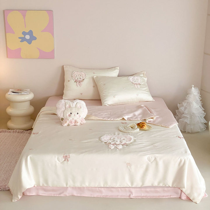 Satin bedding set for children and adolescents with embroidered plush applications Stornfield