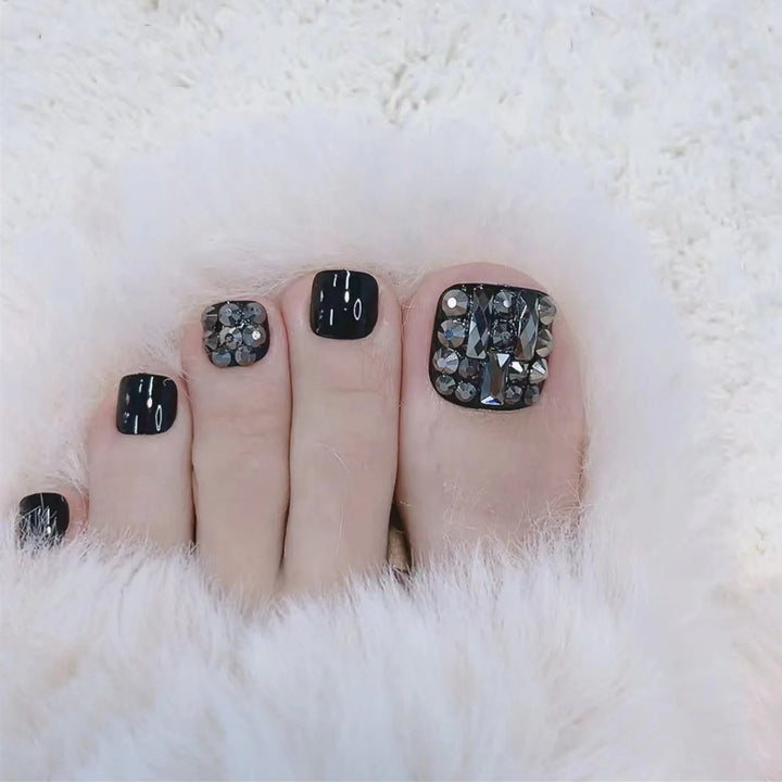 Artful toenails with glitter accents Stornfield