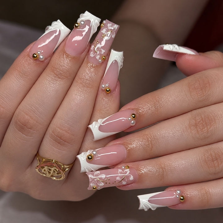 Artificial nail set with artistic flower designs Stornfield