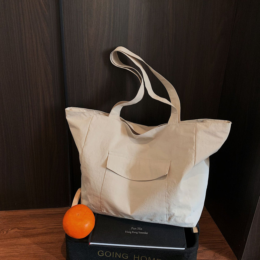 Spacious shopping bag with practical front pocket Stornfield
