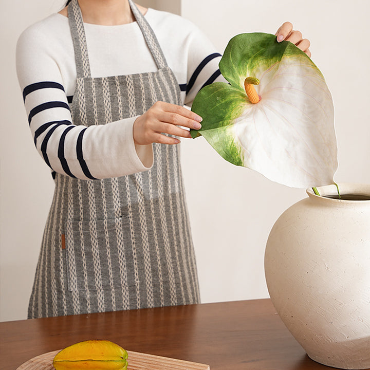 Atelier and kitchen apron made of cotton-linen with pocket panel and adjustable neck strap