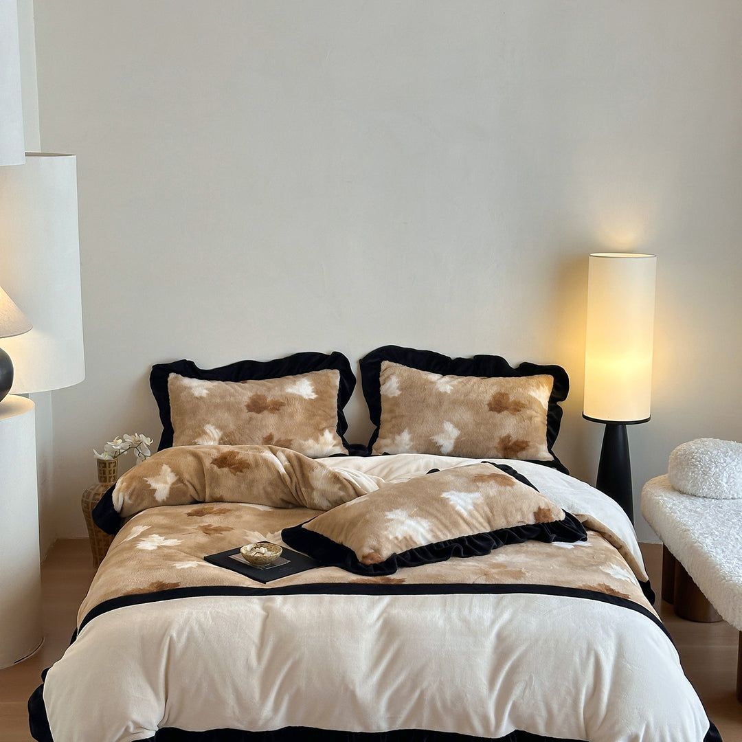 Plush bedding set made of faux fur with cow print design and contrasting ruffles