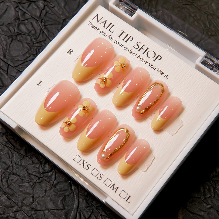 Floral Decorative Press-On Nail Set