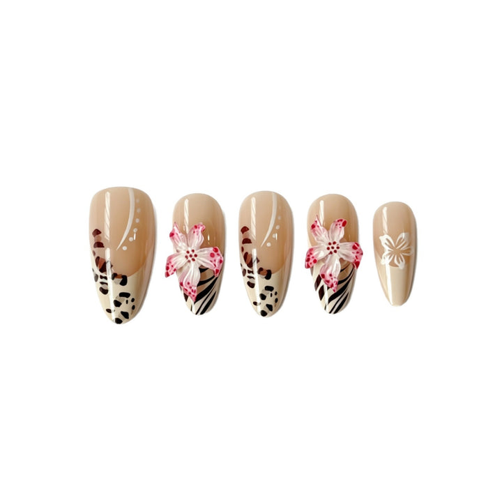 Artificial nails with floral design and elegant lace look Stornfield