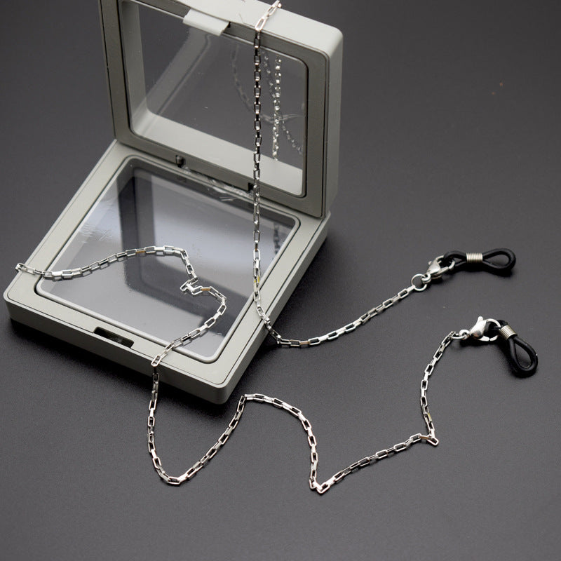 Sleek Silver Chain Eyewear Holder Stornfield