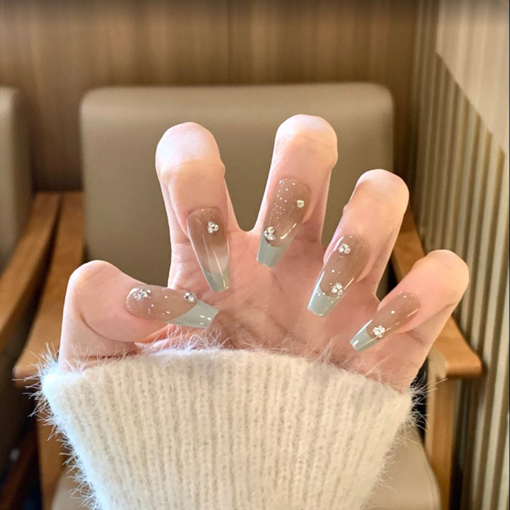 Artificial nails with glamorous crystal design Stornfield