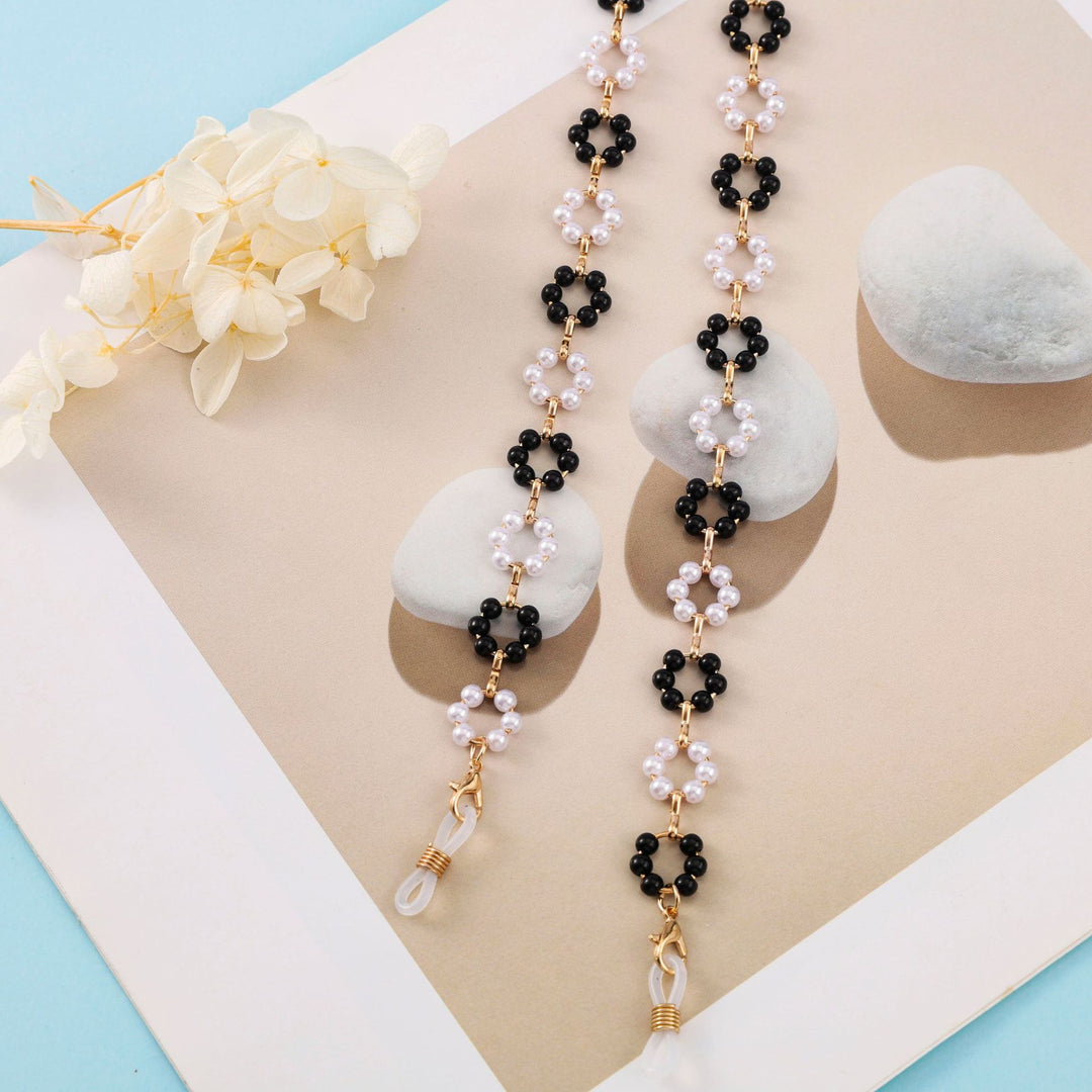 Elegant Beaded Eyewear Chain Stornfield