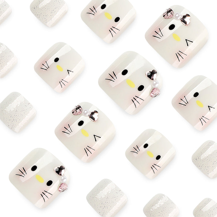Artful toenail design with cute cat motif Stornfield