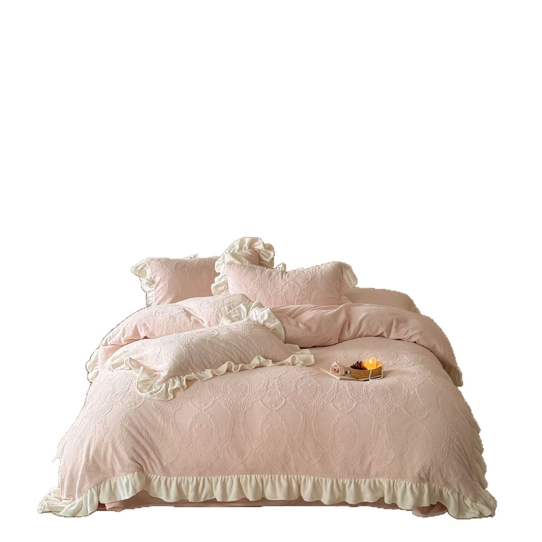 Bedding set made of cotton percale with embroidered relief and ruffled trim