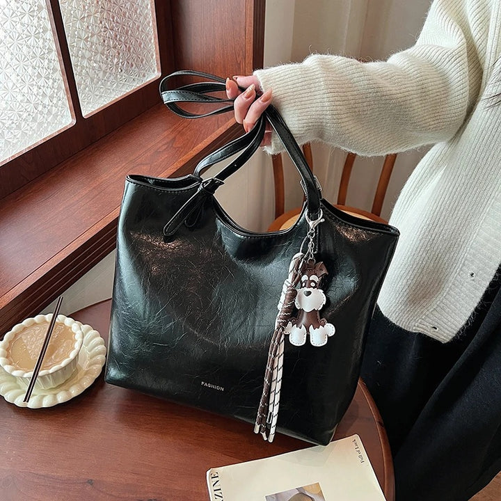 Luxurious Textured Leather Tote Stornfield