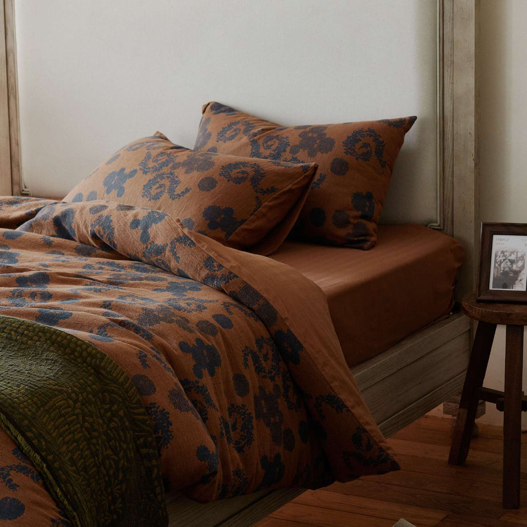 Linen-Cotton duvet cover set with paisley jacquard and reversible function