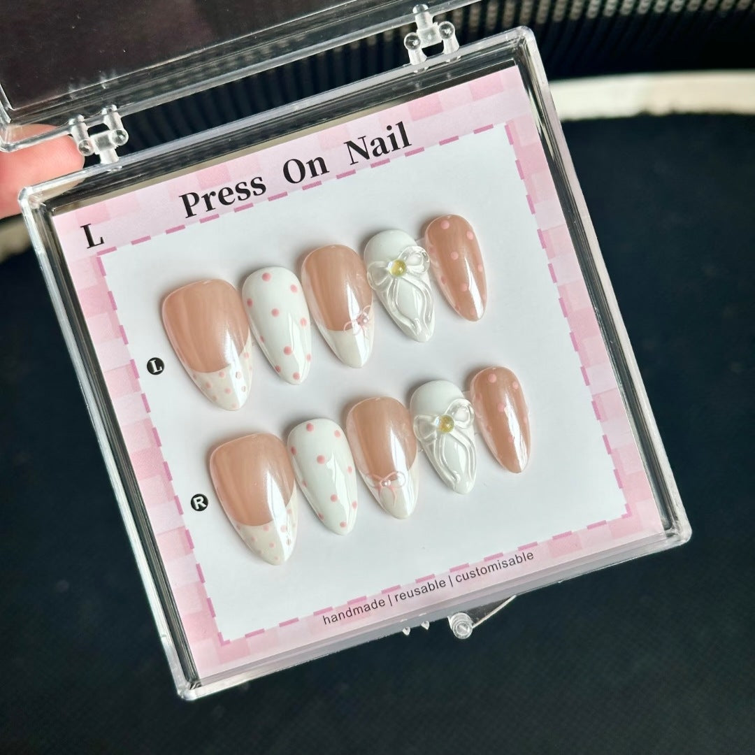 Decorative Handcrafted Press-On Nail Art Set with Beach-Inspired Designs