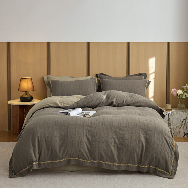 Bedding set made of Mako cotton with fine jacquard quilting and decorative stitching