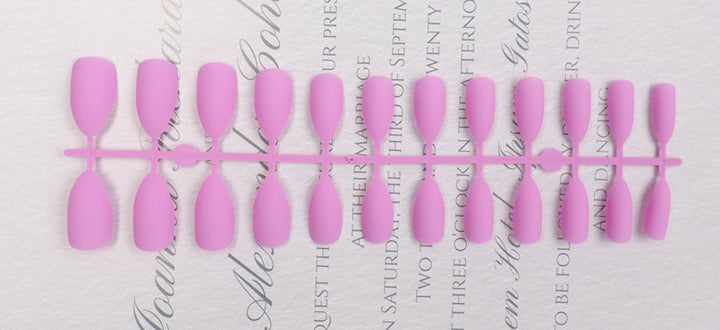 Stiletto Press-On Nail Set Stornfield