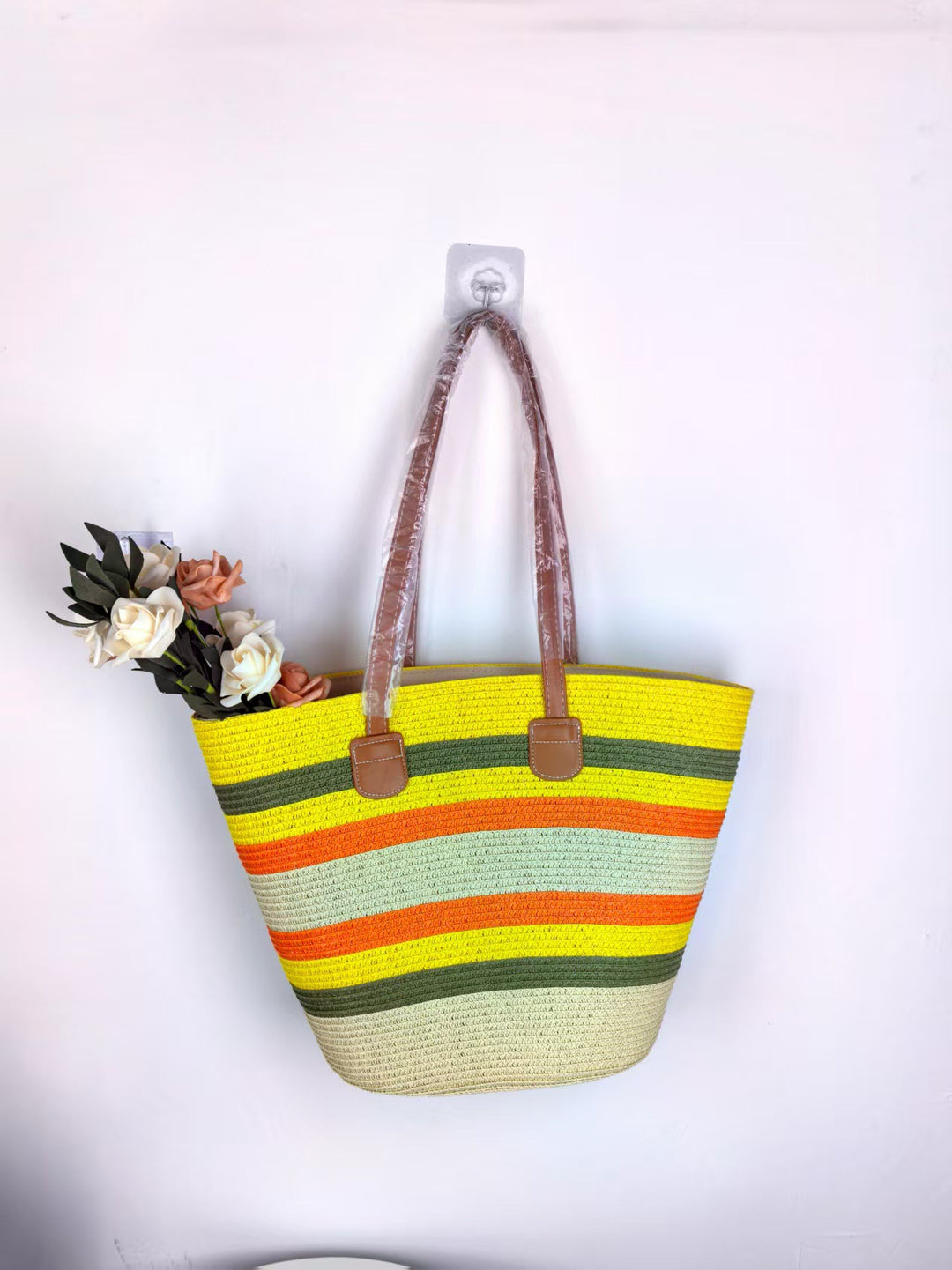 Summery beach bag and sun hat Stornfield