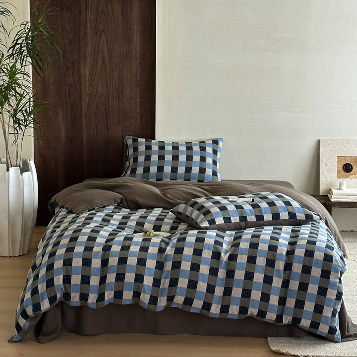 Checked cotton satin bedding set with textured check pattern and quilted bedspread