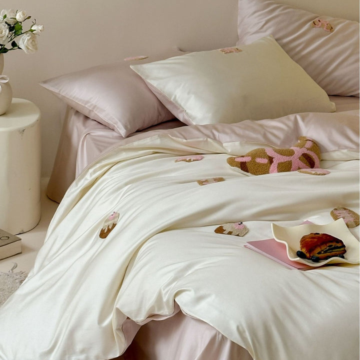 Cotton satin bed linen set with embroidered mini tartlet appliqués