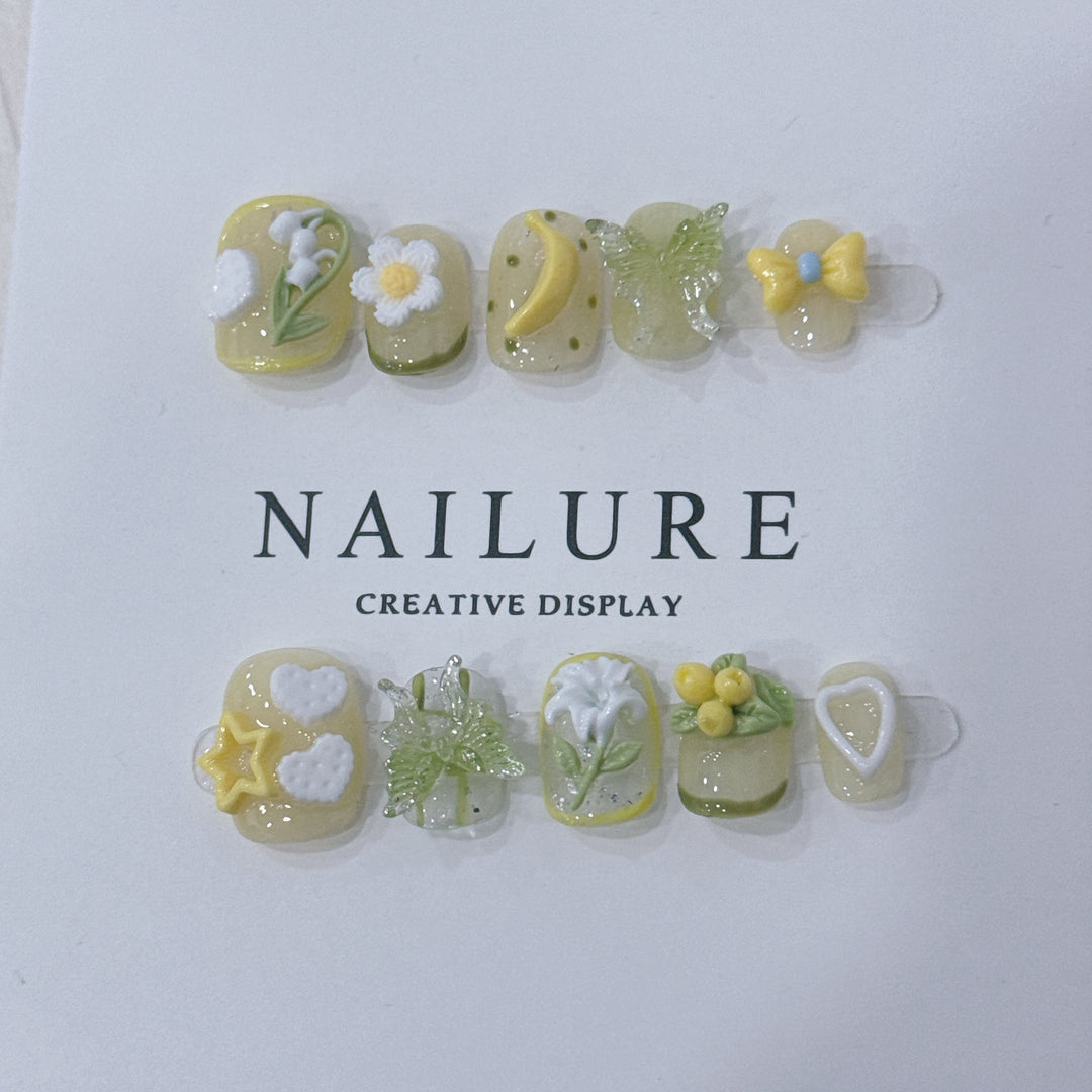 Artistic Themed Press-On Nail Art Set
