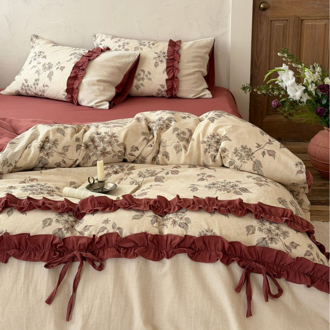 Bedding set made of cotton-linen mix with ruffles, ties and botanical print