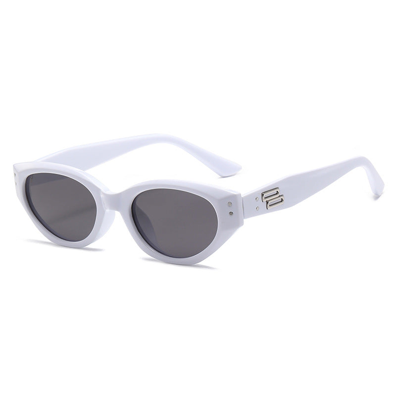 Chic Vintage-Inspired Frame Sunglasses