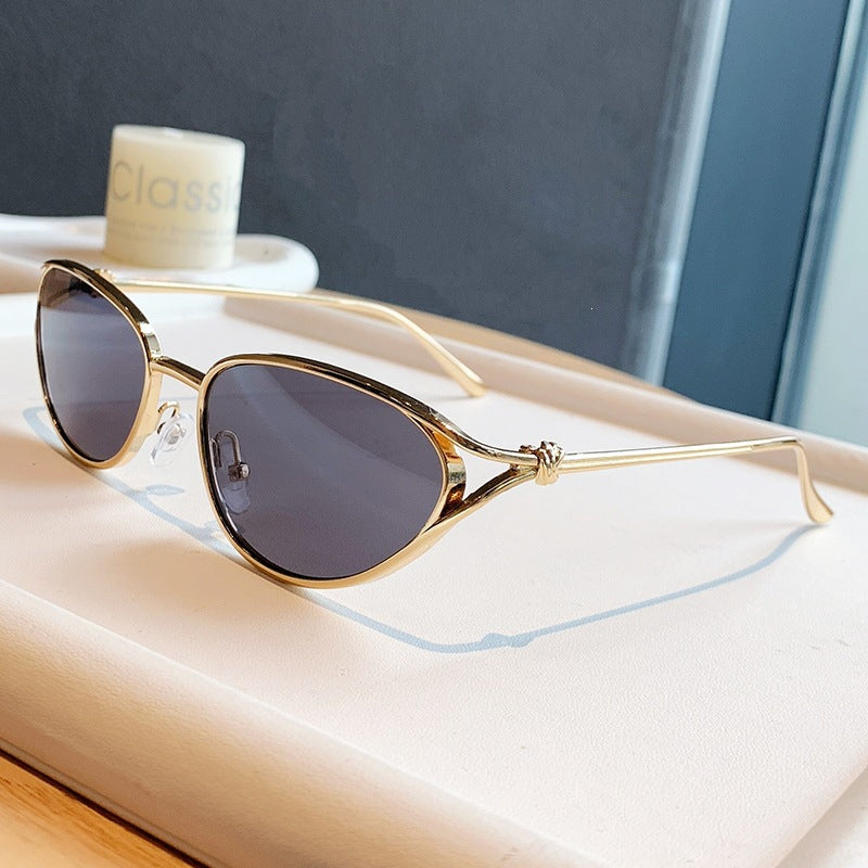 Women Cat-Eye Sunglasses with Elegant Golden Frame and Polarized Lenses Stornfield
