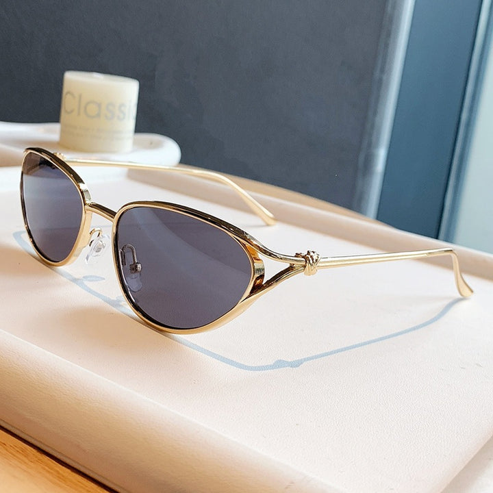 Women Cat-Eye Sunglasses with Elegant Golden Frame and Polarized Lenses Stornfield