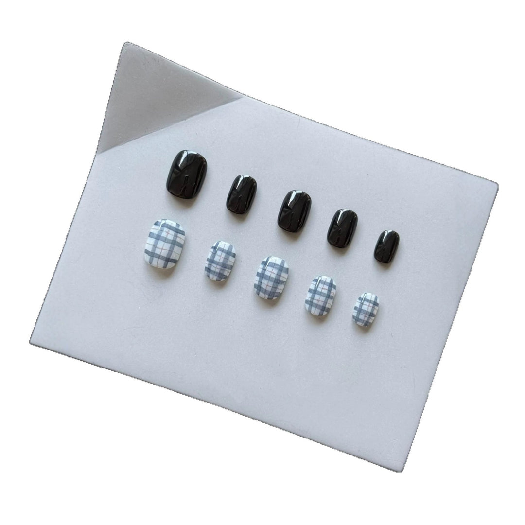 Chic Press-On Nail Art Set with Plaid and Glossy Finishes