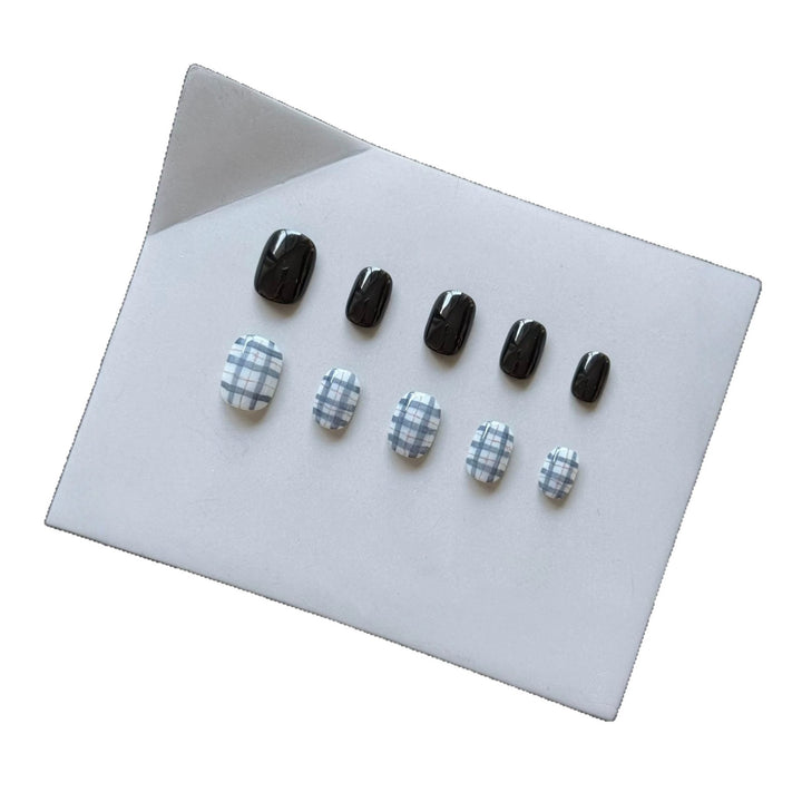 Chic Press-On Nail Art Set with Plaid and Glossy Finishes