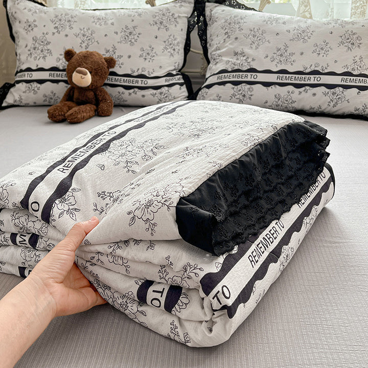 Floral Patterned Quilt Set
