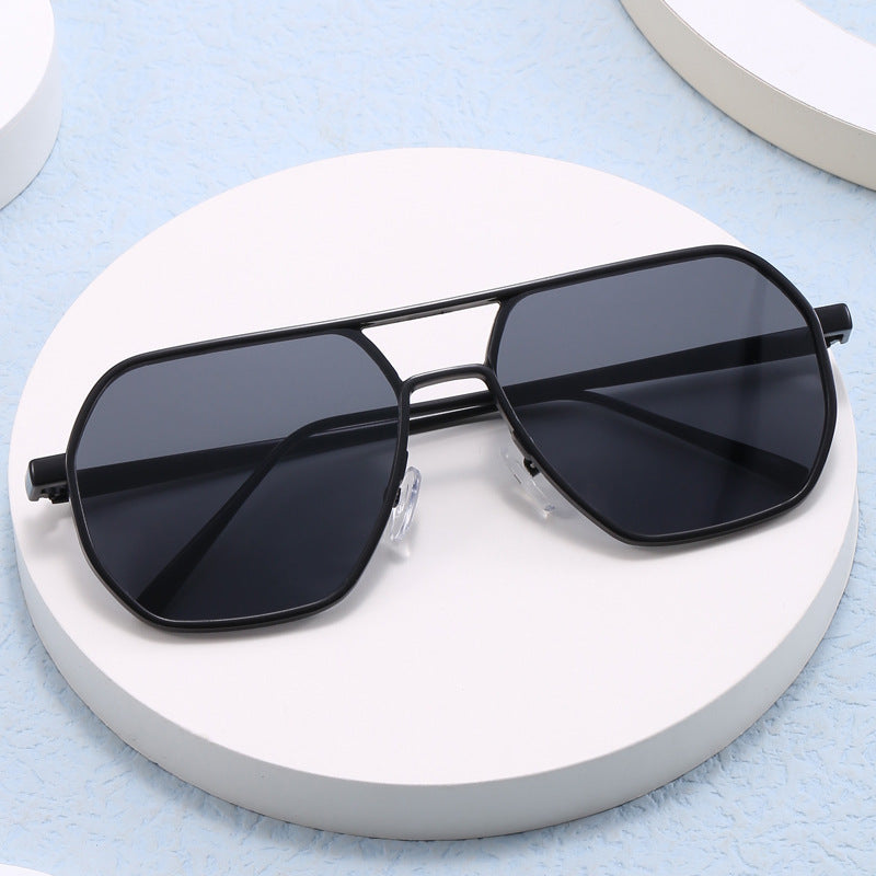 Women's trendy sunglasses with modern geometric frame Stornfield