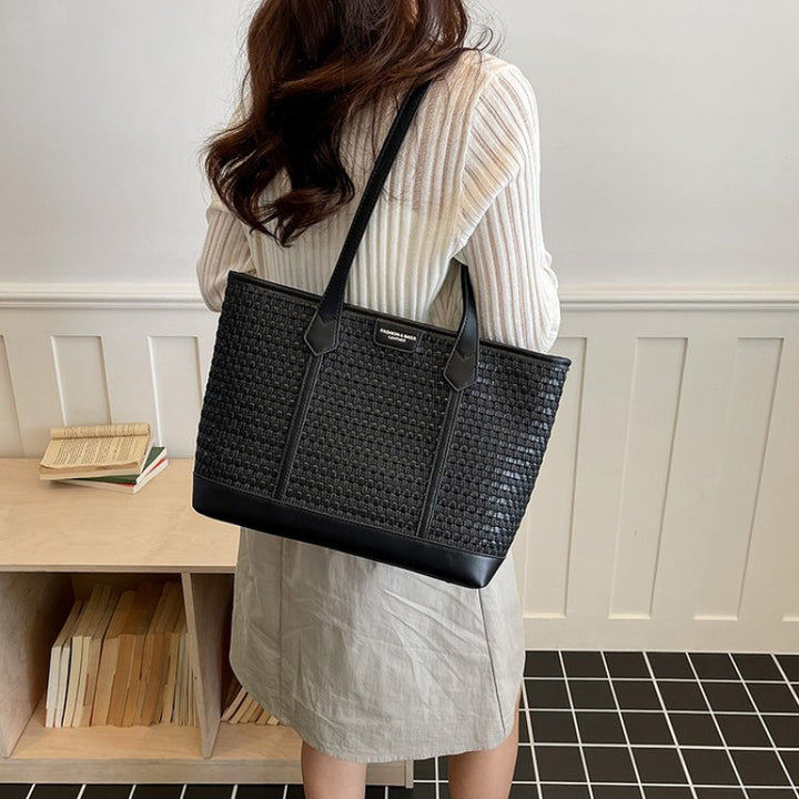 Fashionable tote bag with textured design Stornfield