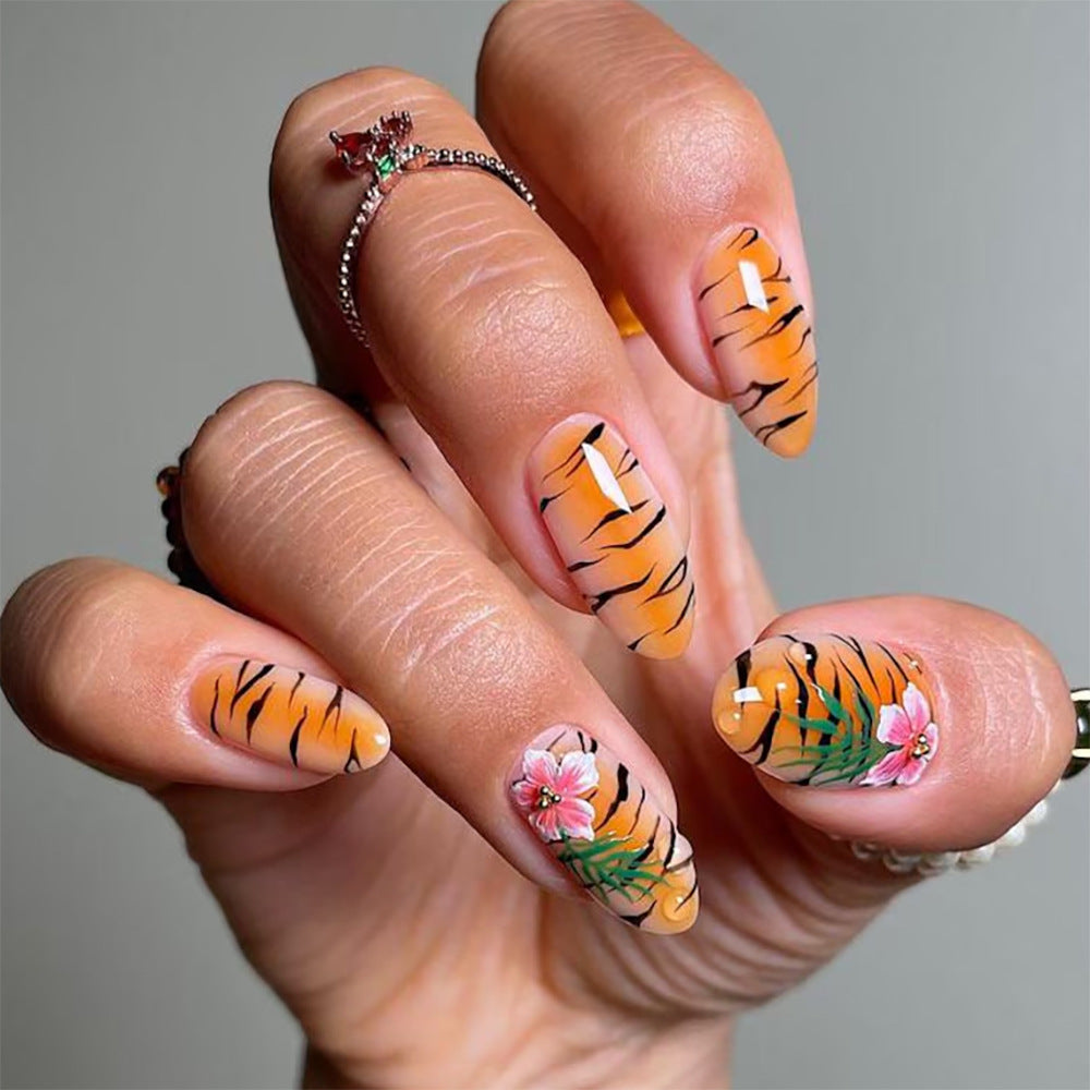 Animal-Inspired Press-On Nail Art Set Stornfield
