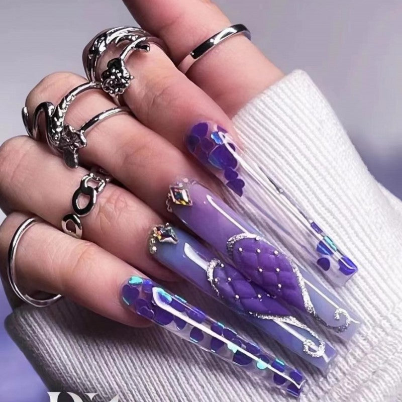 Artificial nails in elegant heart design Stornfield